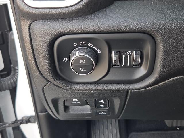 2025 RAM 1500 Big Horn 4x4 Crew Cab 5'7" Box