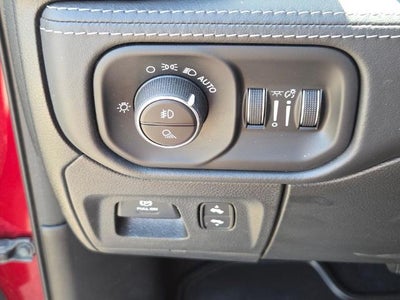 2019 RAM 1500 Limited 4x4 Crew Cab 5'7" Box