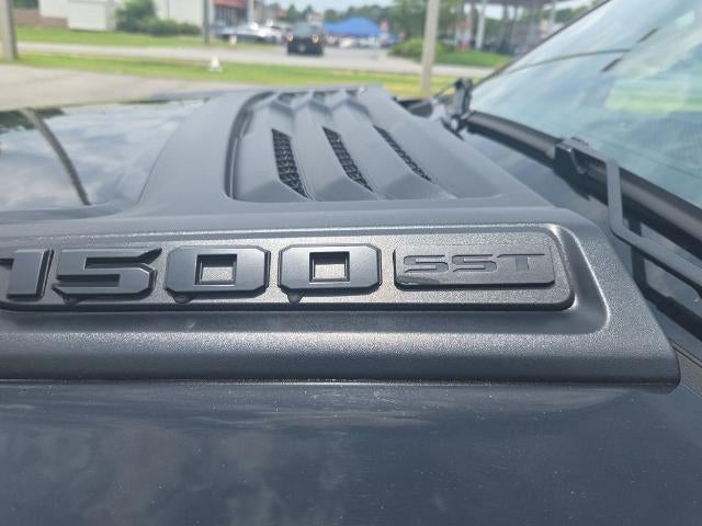 2025 RAM 1500 Laramie 4x4 Crew Cab 5'7" Box