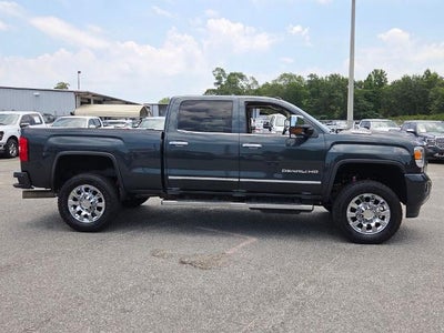2017 GMC Sierra 2500 HD Crew Cab Standard Box 4-Wheel Drive Denali
