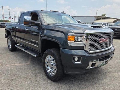 2017 GMC Sierra 2500 HD Crew Cab Standard Box 4-Wheel Drive Denali
