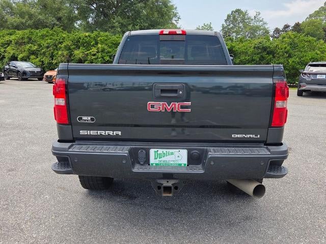 2017 GMC Sierra 2500 HD Crew Cab Standard Box 4-Wheel Drive Denali