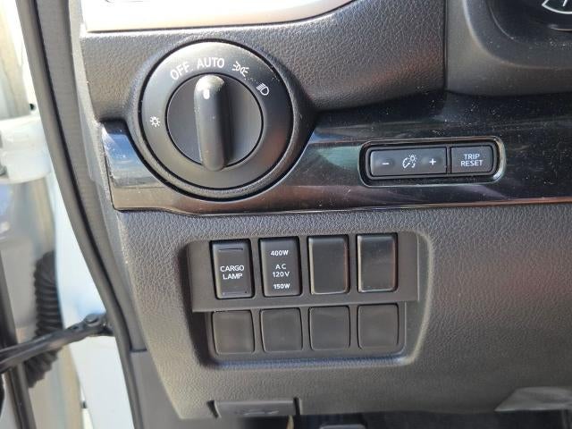 2024 Nissan Titan 4x2 Crew Cab SV