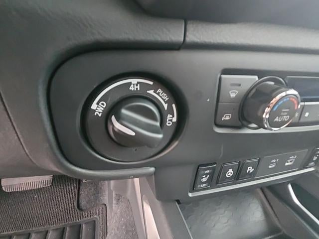 2025 Nissan Frontier Crew Cab SL