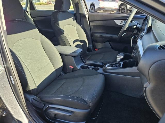 2024 Kia Forte LXS IVT