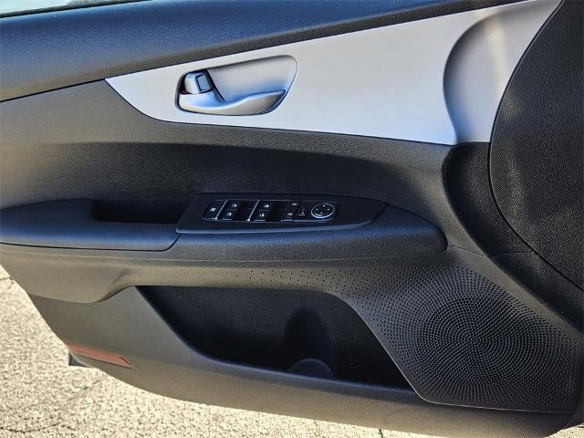 2024 Kia Forte LXS IVT