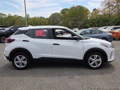 2025 Nissan Kicks Play S FWD