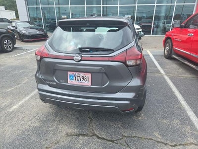 2022 Nissan Kicks S FWD