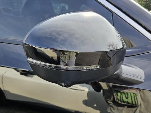 2025 Nissan Kicks SR FWD