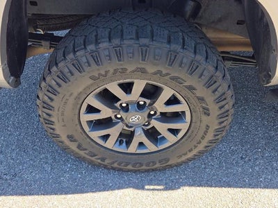 2023 Toyota Tacoma 4WD 4WD SR5 Double Cab 5' Bed V6 AT (GS)