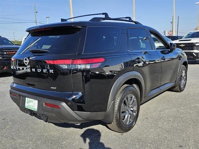 2025 Nissan Pathfinder SV