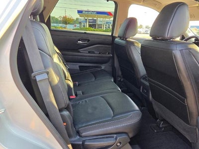 2024 Nissan Pathfinder SL 2WD