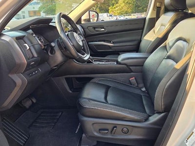 2024 Nissan Pathfinder SL 2WD