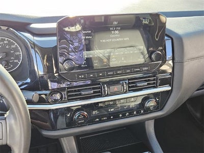 2025 Nissan Pathfinder SL 2WD