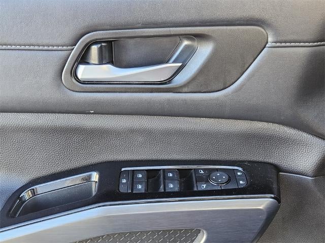 2025 Nissan Pathfinder SL 2WD