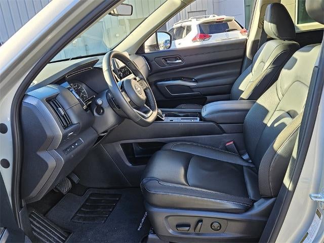 2025 Nissan Pathfinder SL 2WD
