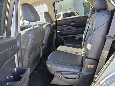 2025 Nissan Pathfinder SL 2WD