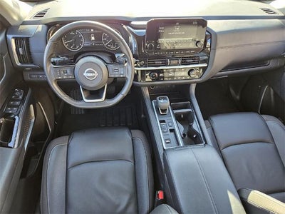 2025 Nissan Pathfinder SL 2WD