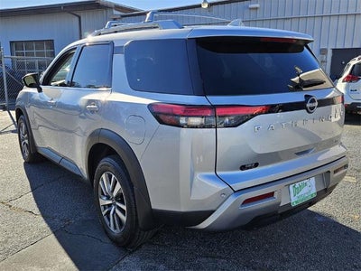 2025 Nissan Pathfinder SL 2WD