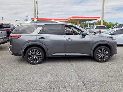 2022 Nissan Pathfinder SL 2WD