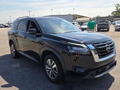 2025 Nissan Pathfinder SL 4WD