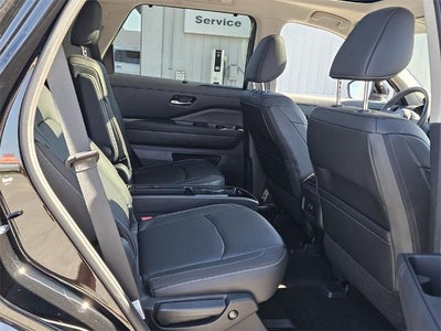 2025 Nissan Pathfinder SL 4WD