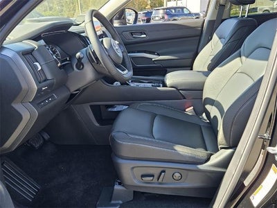 2025 Nissan Pathfinder SL 4WD