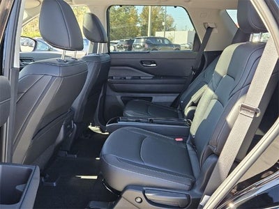 2025 Nissan Pathfinder SL 4WD