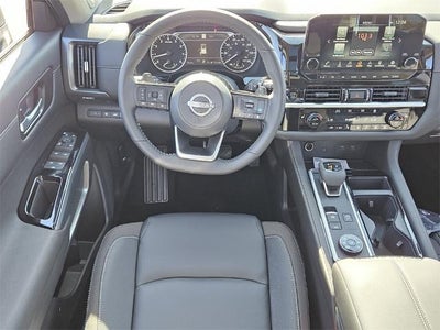 2025 Nissan Pathfinder SL 4WD