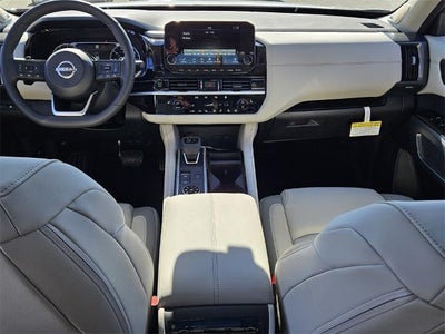 2025 Nissan Pathfinder SL