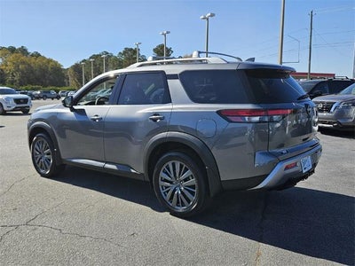 2025 Nissan Pathfinder SL