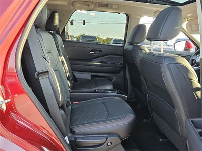 2025 Nissan Pathfinder Platinum