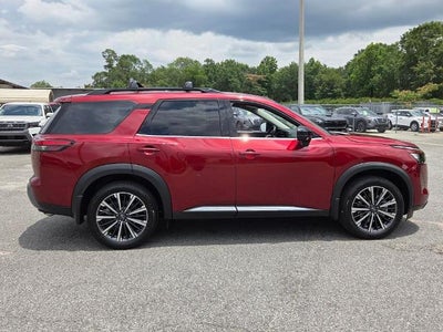 2026 Nissan Pathfinder Platinum 2WD