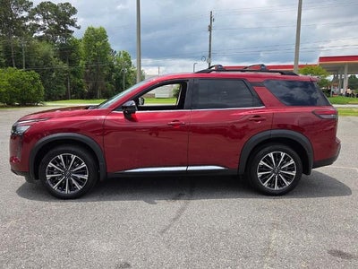 2026 Nissan Pathfinder Platinum 2WD