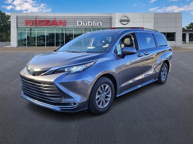 2023 Toyota Sienna XLE FWD 8-Passenger (Natl)