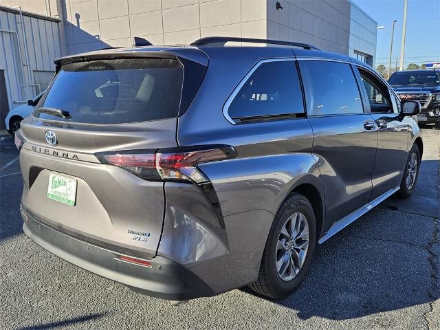 2023 Toyota Sienna XLE FWD 8-Passenger (Natl)
