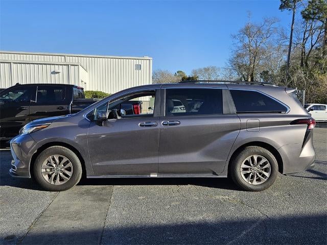 2023 Toyota Sienna XLE FWD 8-Passenger (Natl)