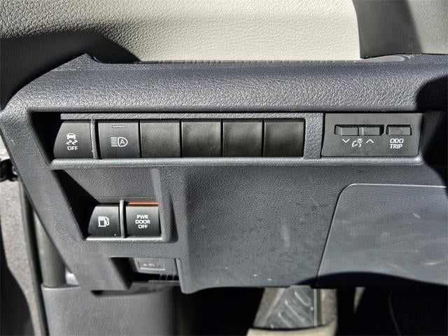 2023 Toyota Sienna XLE FWD 8-Passenger (Natl)