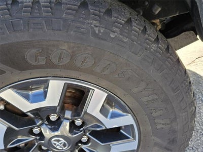 2018 Toyota Tacoma SR5 Double Cab 5' Bed I4 4x2 AT (SE)