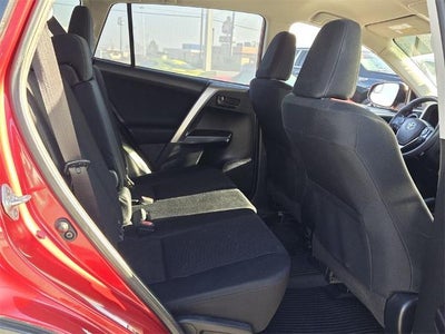 2017 Toyota RAV4 LE FWD (GS)