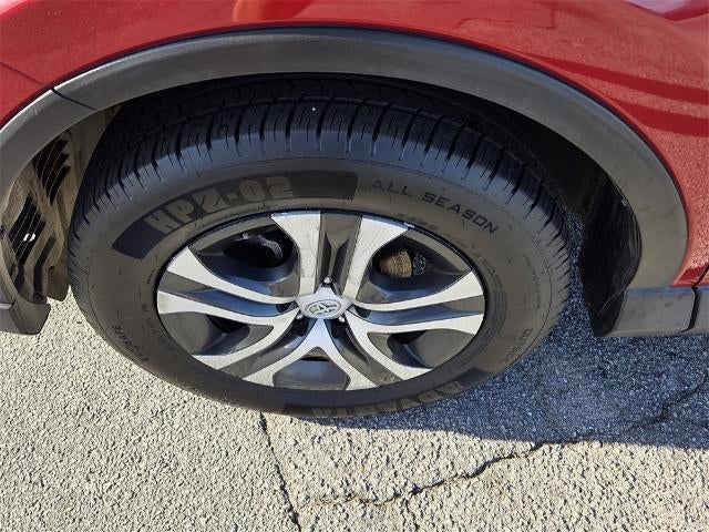 2017 Toyota RAV4 LE FWD (GS)