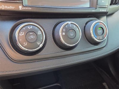 2017 Toyota RAV4 LE FWD (GS)