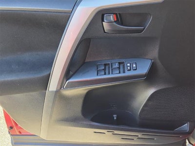 2017 Toyota RAV4 LE FWD (GS)