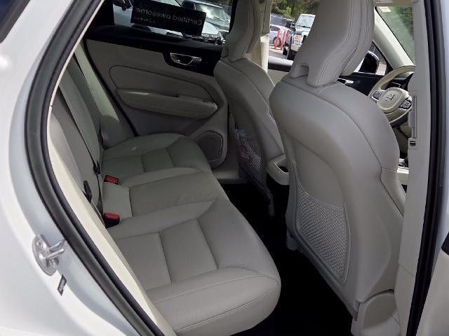 2023 Volvo XC60 B5 AWD Plus Dark Theme