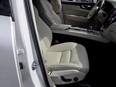 2023 Volvo XC60 B5 AWD Plus Dark Theme