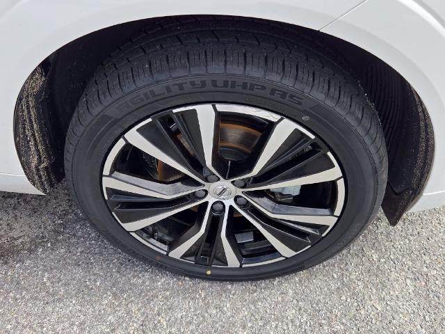 2023 Volvo XC60 B5 AWD Plus Dark Theme