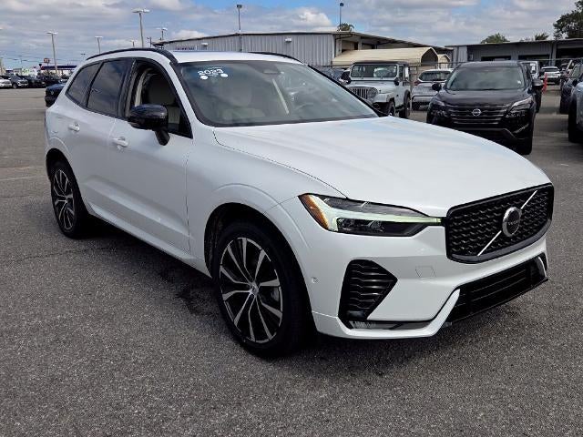2023 Volvo XC60 B5 AWD Plus Dark Theme