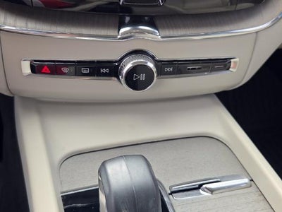 2023 Volvo XC60 B5 AWD Plus Dark Theme