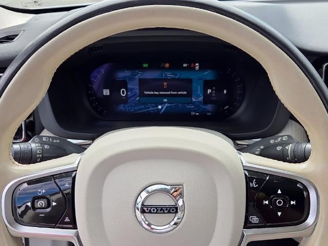 2023 Volvo XC60 B5 AWD Plus Dark Theme