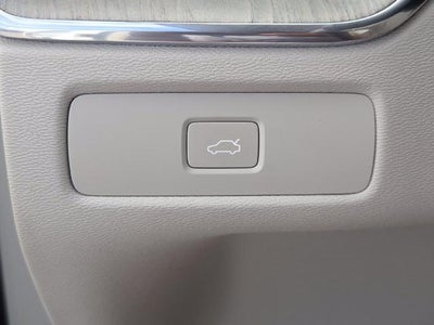 2023 Volvo XC60 B5 AWD Plus Dark Theme
